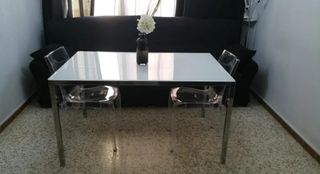 Mesa de salón moderna