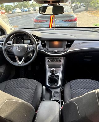 OPEL ASTRA 2017 NEGRO METALIZADO