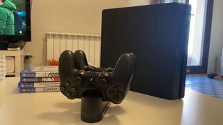 PlayStation 4 Slim Negra