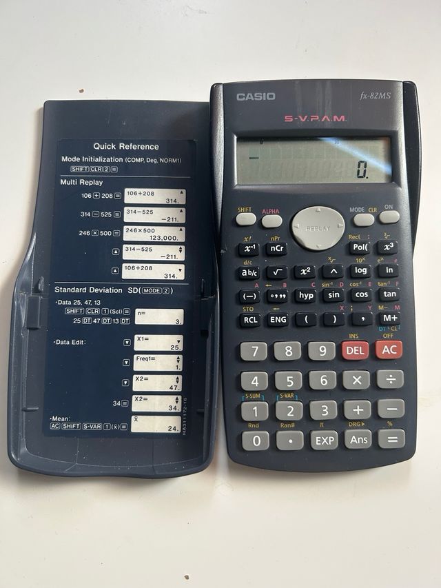Calculadora Casio fx-82MS como nueva