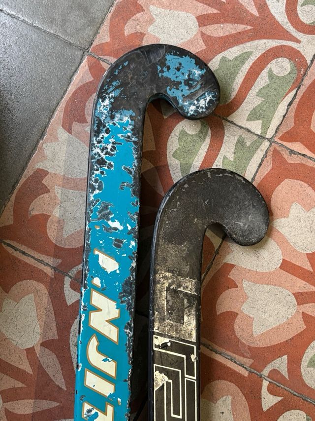 Bolso, palos y espinilleras de hockey