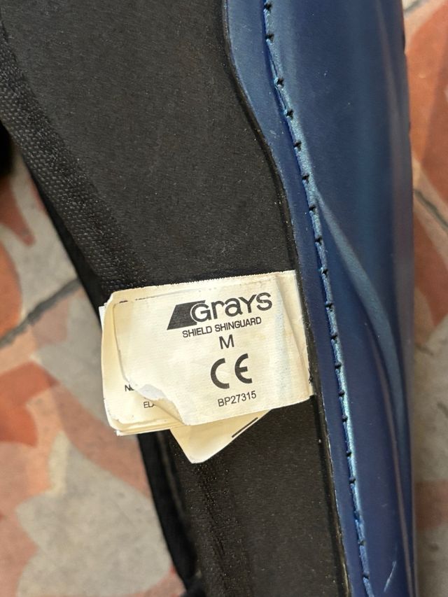 Bolso, palos y espinilleras de hockey