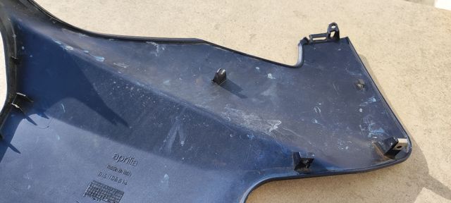 Targa destra Aprilia Arrecife 500 blu