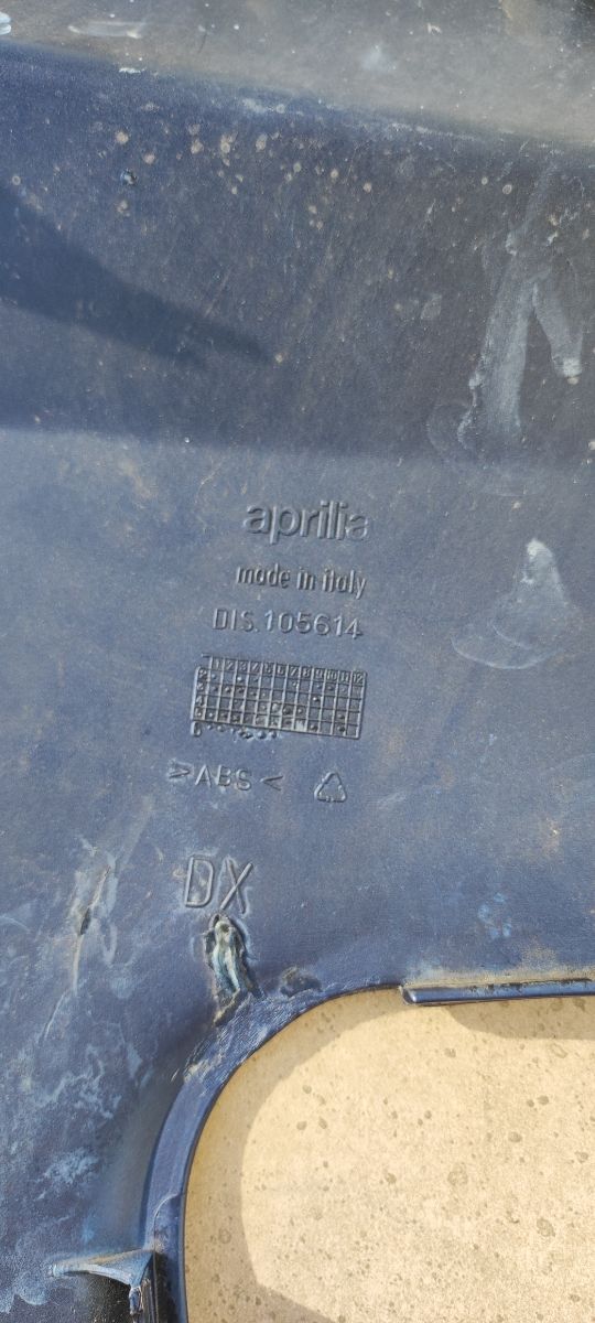 Targa destra Aprilia Arrecife 500 blu