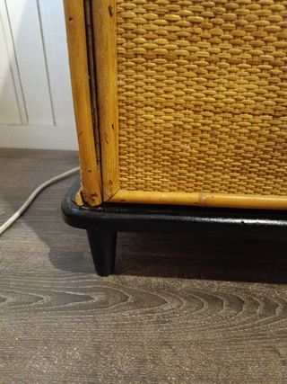 Armario/ mesita de mimbre con cajón y puertas