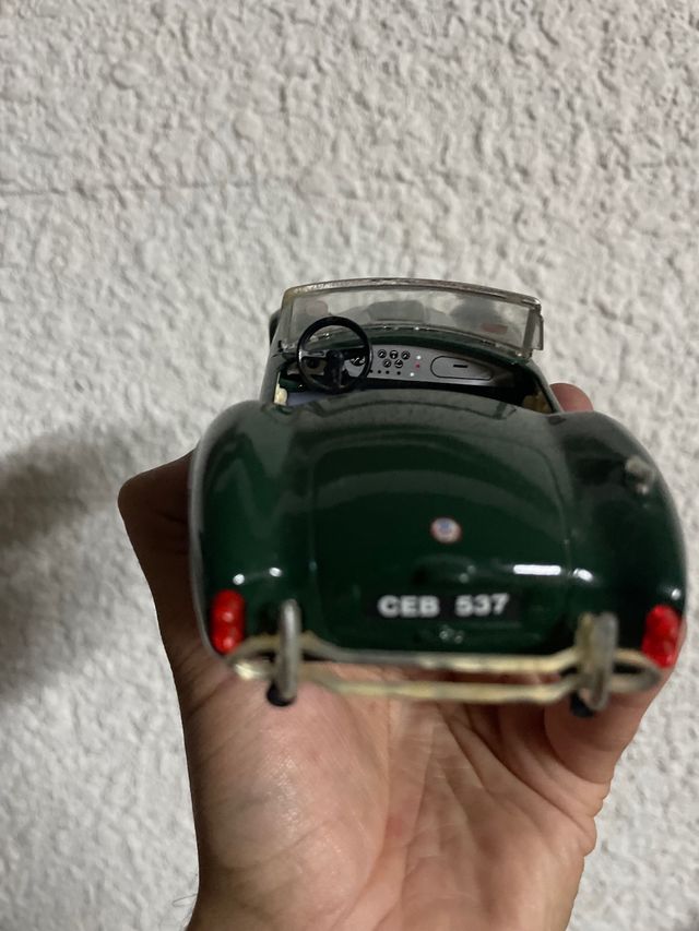 Réplica Coche Coleccionista Verde
Bburago
1/24
