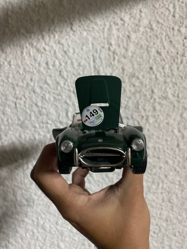 Réplica Coche Coleccionista Verde
Bburago
1/24