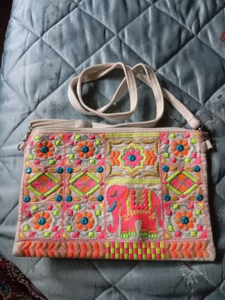 Bolso de mano bordado con elefante,mide 20,5,29