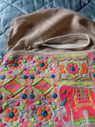 Bolso de mano bordado con elefante,mide 20,5,29