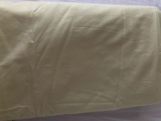 Juego de sábanas bordadas color crema