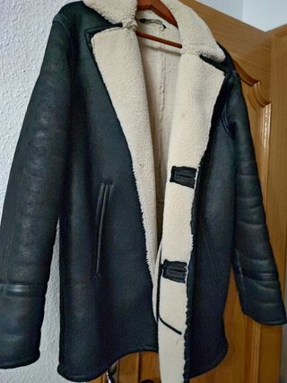 Parka Negra con Forro de Borrego