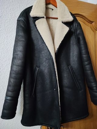 Parka Negra con Forro de Borrego