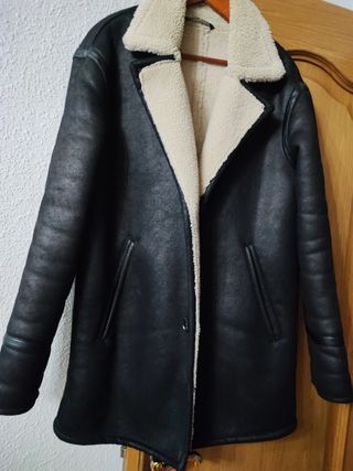 Parka Negra con Forro de Borrego