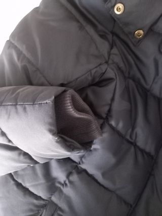 Cazadora azul mujer con pelo en capucha