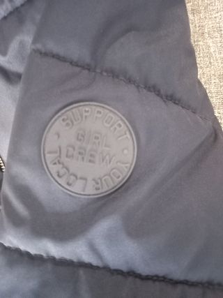 Cazadora azul mujer con pelo en capucha