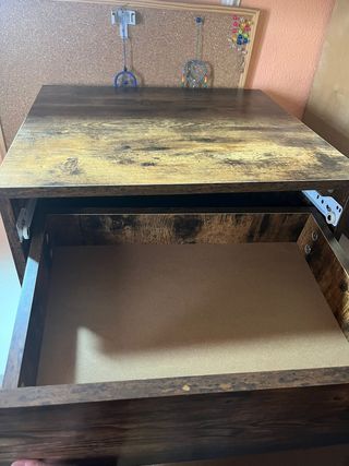Mesa de salón o mesita de noche de madera