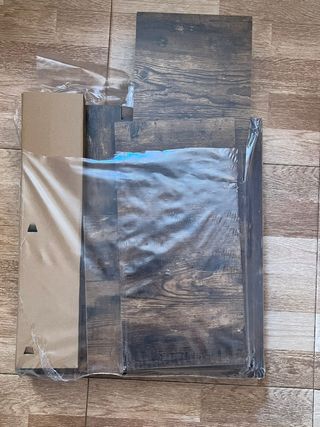 Mesa de salón o mesita de noche de madera