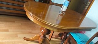 Mesa de comedor ovalada de madera
