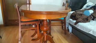 Mesa de comedor ovalada de madera