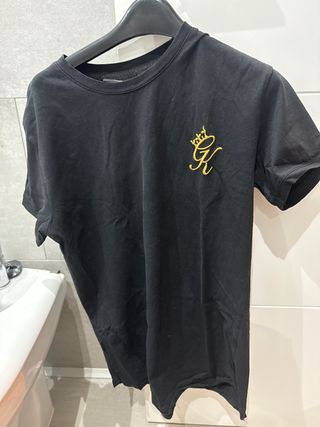 Camiseta Gym King Negra Logo Dorado