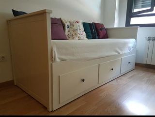 Cama Diván Hemnes IKEA Blanca + 2 colchones