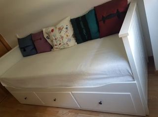 Cama Diván Hemnes IKEA Blanca + 2 colchones