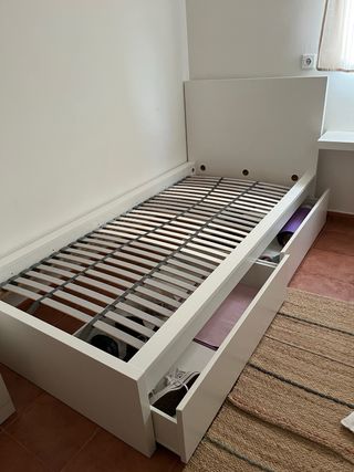 Estructura de cama blanca con 2 cajones
