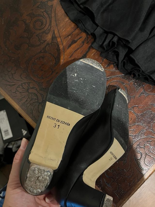 Falda flamenca y zapatos niña