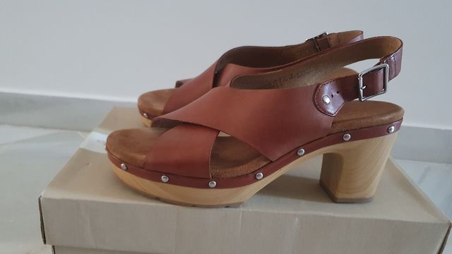 Sandalias de plataforma Clarks marrones