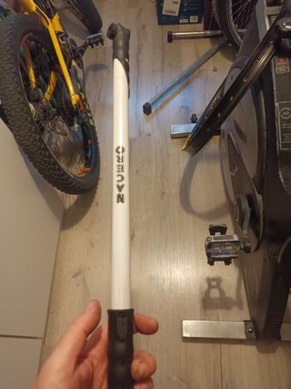 Bomba de bicicleta de carretera antigua 