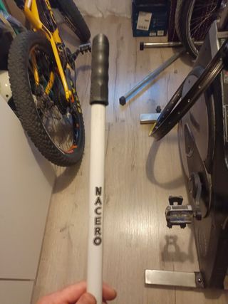 Bomba de bicicleta de carretera antigua 