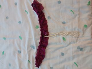 Tanga de encaje con perlas