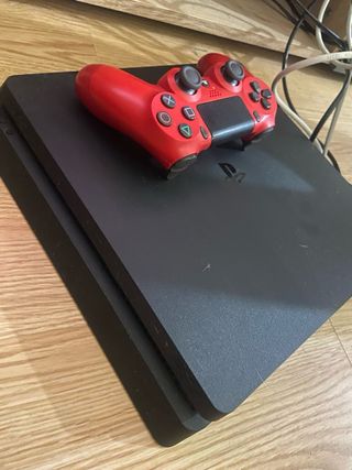 PS4 Slim 500GB Negra con Mando Rojo