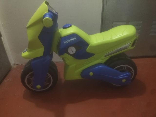 Moto correpasillos Juguettos
