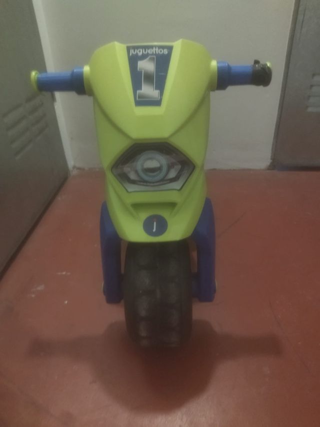 Moto correpasillos Juguettos