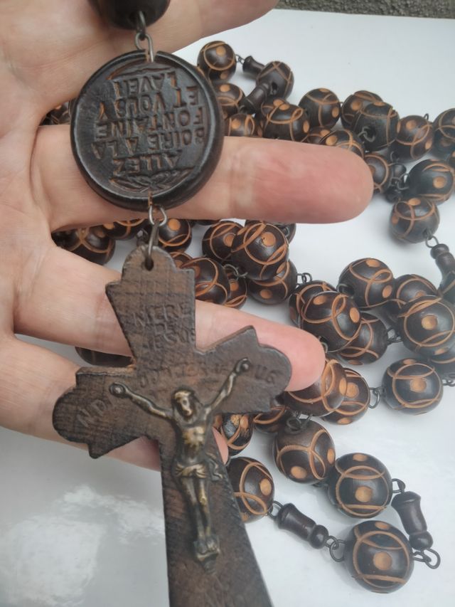 Rosario de madera de Lourdes