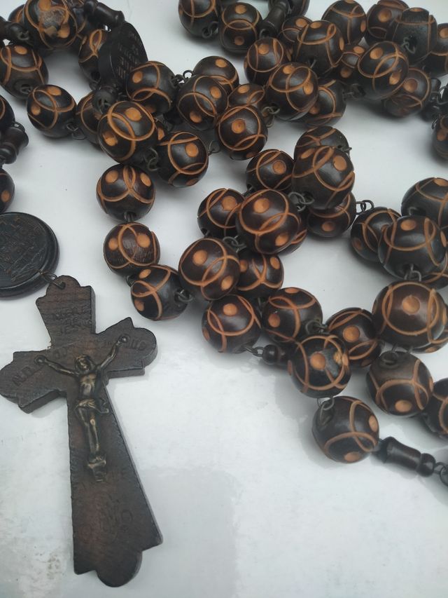 Rosario de madera de Lourdes