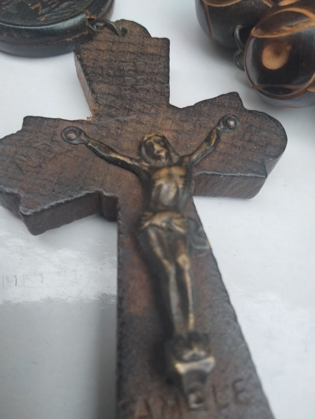 Rosario de madera de Lourdes