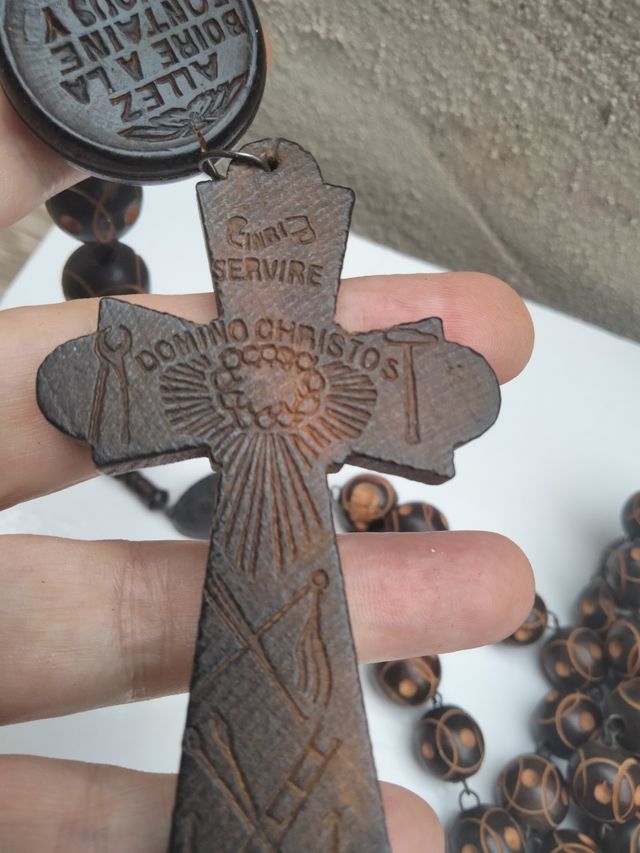 Rosario de madera de Lourdes