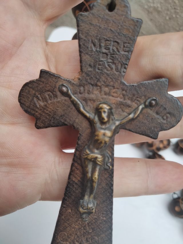 Rosario de madera de Lourdes