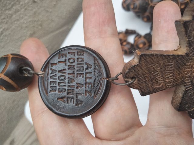 Rosario de madera de Lourdes