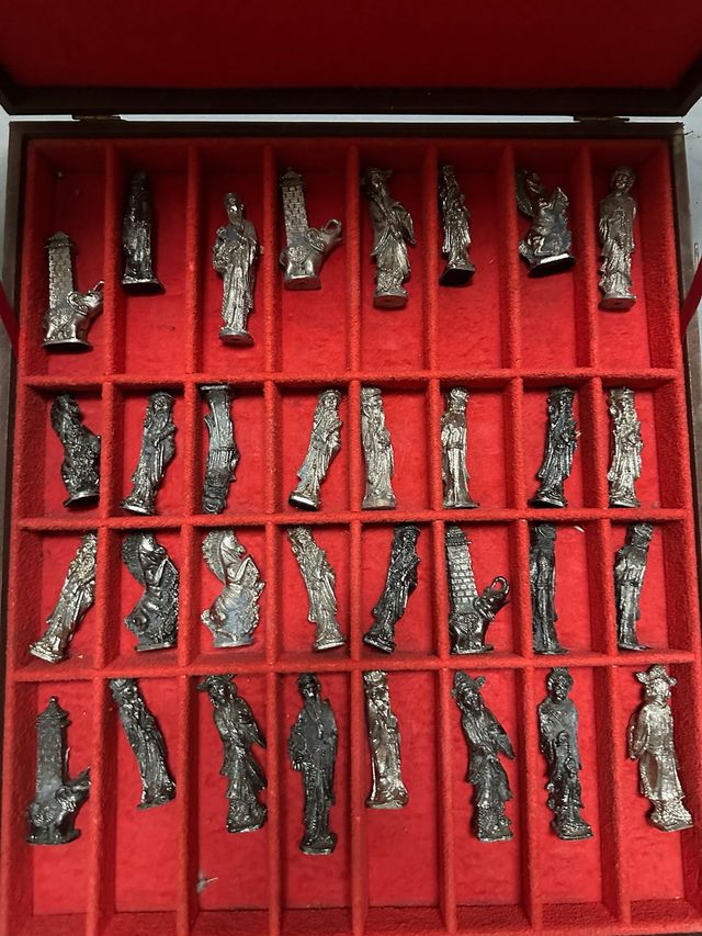 Ajedrez de Plomo Figuras Orientales.
pieza unica