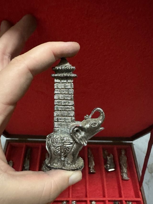 Ajedrez de Plomo Figuras Orientales.
pieza unica