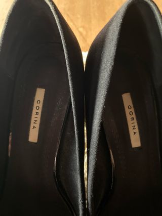 Sapatos de camurça pretos com salto