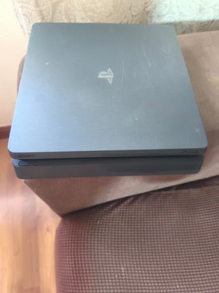 PS4 500GB + Mando + 2 Juegos modelo Slim como nue