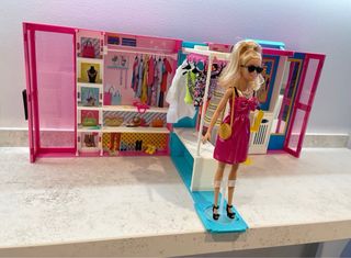 Barbie Fashionista Armario de Ensueño + Muñeca