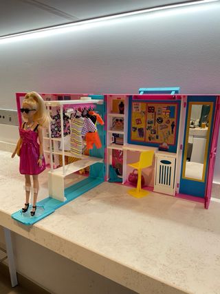 Barbie Fashionista Armario de Ensueño + Muñeca