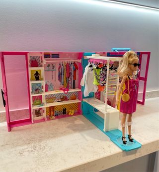 Barbie Fashionista Armario de Ensueño + Muñeca