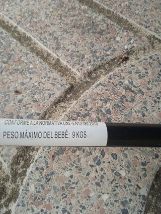 Hamaca para bebé con juguetes incluidos.