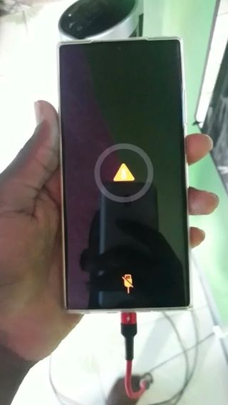 Riparazione del connettore di ricarica